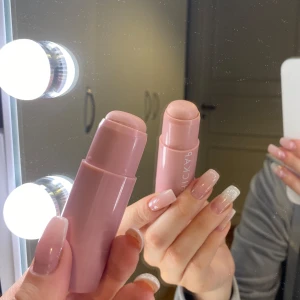 Hickap highlight stick - I färgen pink champange, Inprinsivt all produkt är kvar då den är typ oanvänd
