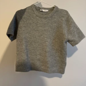 Stickad tröja - Använd fåtal gånger!