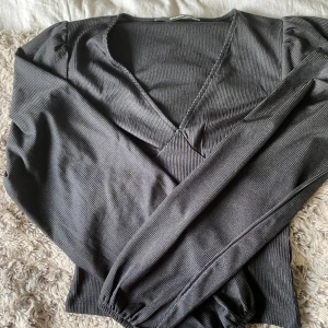 Svart blus! - Bra skick. Skriv privat om mer frågor ❤️