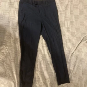 Hm kostymbyxor i väldigt gott skick - HM kostym byxor i storlek 46 herr i gott skick!