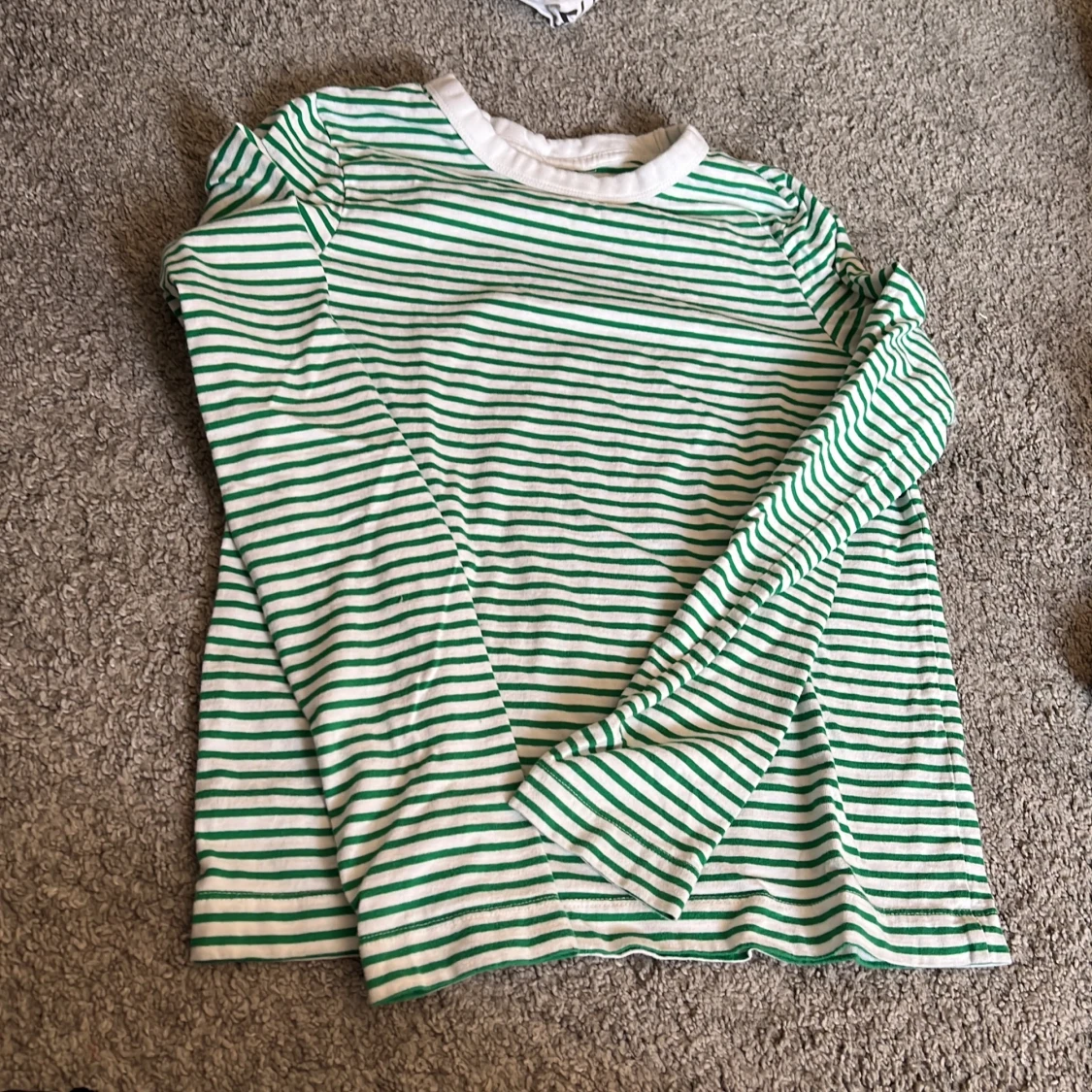 Randig långärmad tröja🤍💚