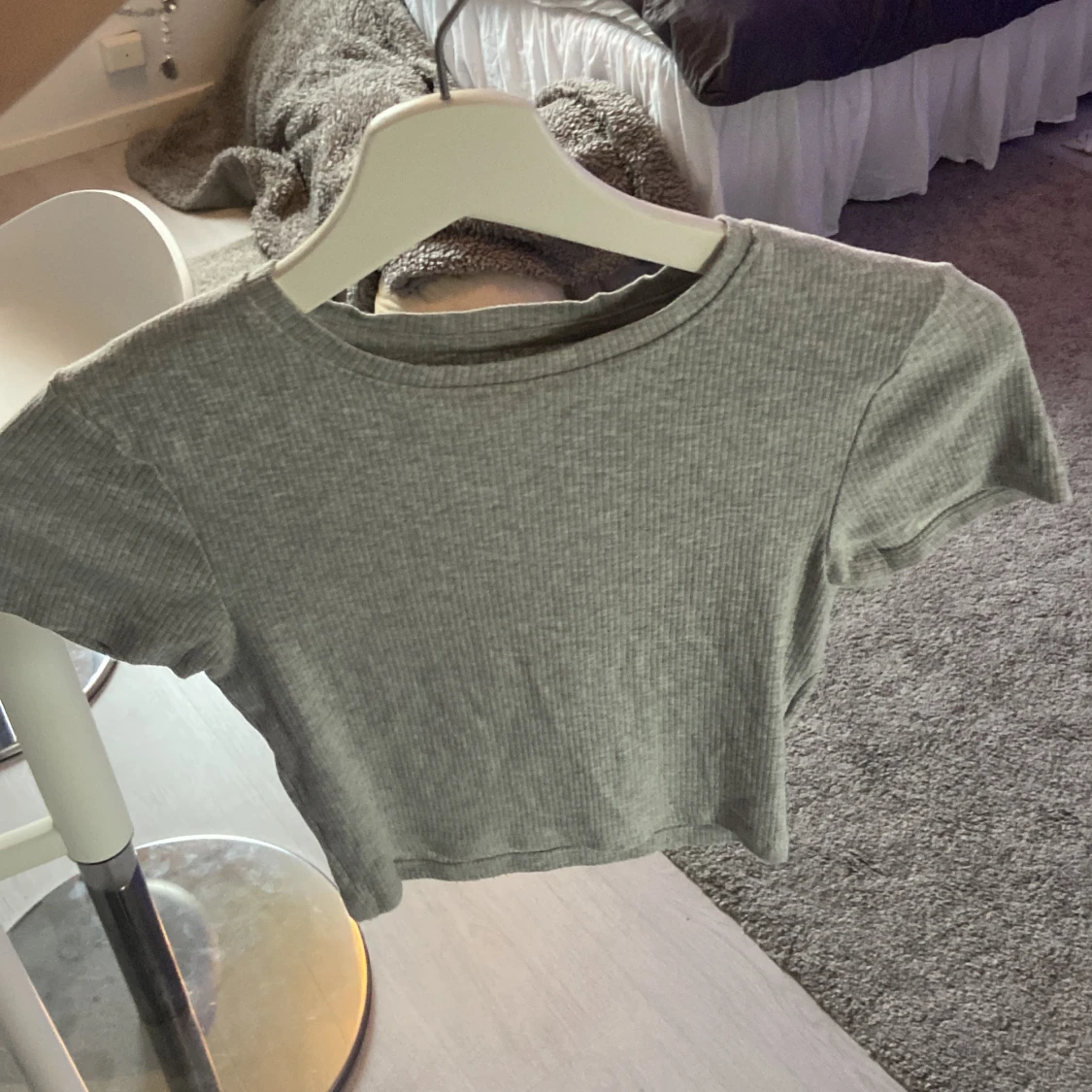 Grå ribbad topp från FSBN Sister