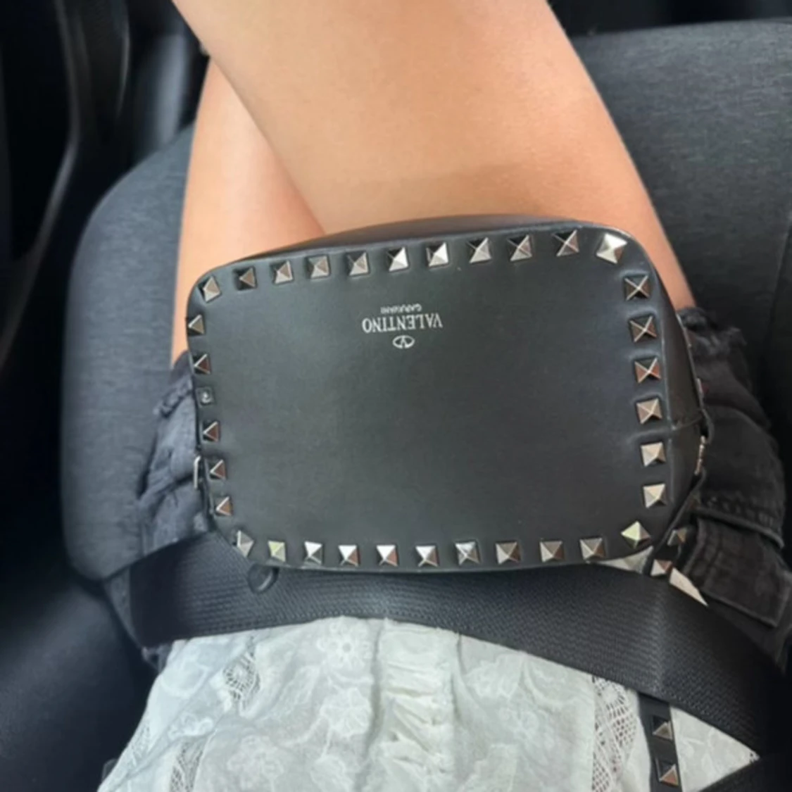 Säljer en sp fin väska från valentino 