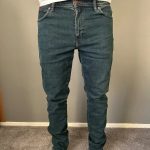 Wrangler jeans - Wrangler jeans i modellen TEXAS SLIM. Aldrig använda. W31 L34 