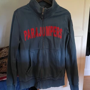 Hoodie  - Hoodie jag inte använder längre, i fint skick