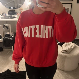 Sweatshirt  - Jätte fin och skön tjocktröja❤️säljer då det inte är min stil❤️