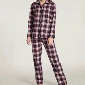 Pyjamas från Calida i flanell! Bekväm och i bra skick 