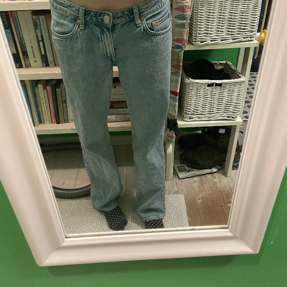 Jeans från weekday!! Och är Arrow low straight jeans!! Väldigt kära jeans men använder inte längre!! . Jeans & Byxor.