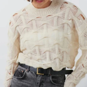 Tröja  - Vit stickad tröja 