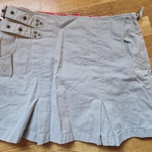 Kjol med spännen - Fint skick