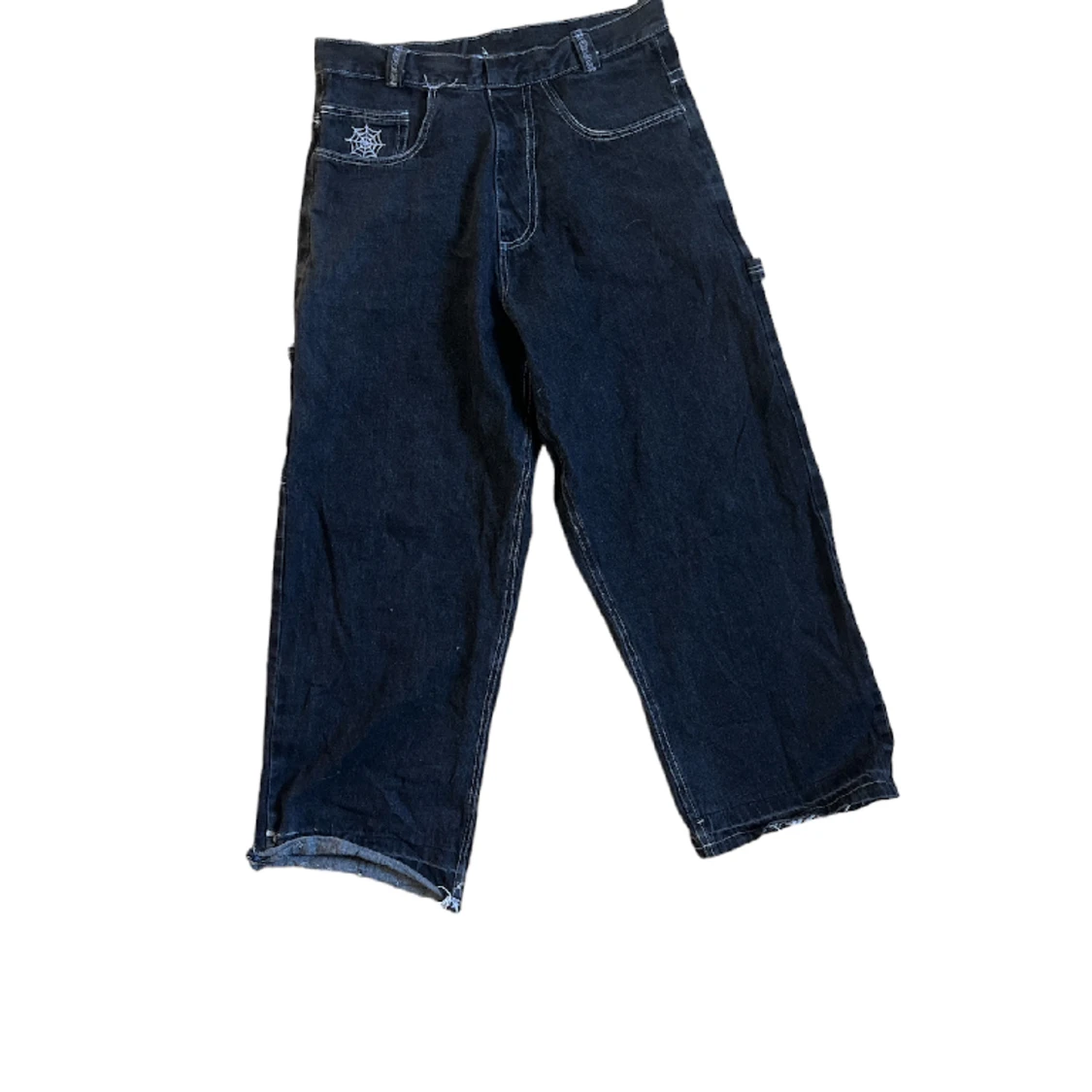 Baggy svarta byxor med broderi. - 90