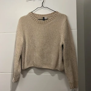 Mjuk Tröja - Mycket mjuk och skön tröja, har två där av säljer jag.  Stl L, men kan användas av S o M SOM OVERSIZE 