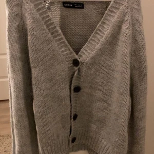 Tröja - Säljer nu min kofta från shein, som knappt är använd 