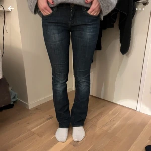 Zara jeans  - jätte fina jeans från zaras gamla kollektion, köpta second hand men var tyvärr för små💞💞(lånade bilder)