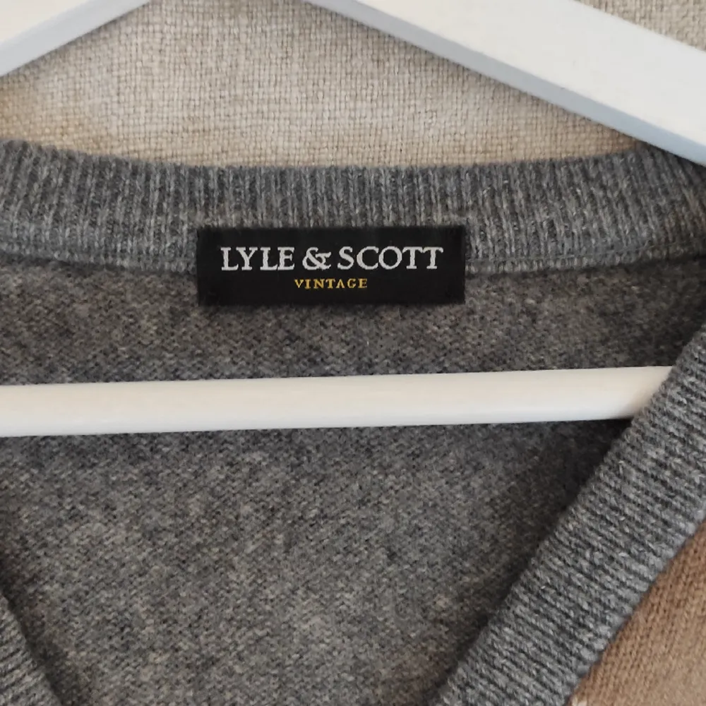 Super mysig Lyle & Scott vintage pullover med 100% pure new wool.  Storlek: M . Tröjor & Koftor.