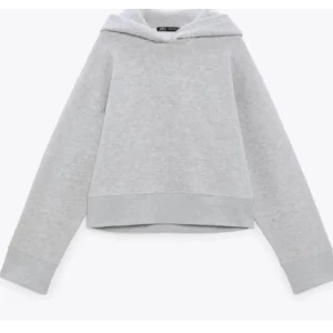 Zara hoodie - Säljer denna as nice hoodie än från zara, bra skick knappt andvänd inga fläckar eller så!🦈🦈🦈🦈