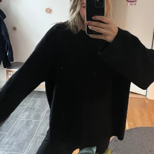 Arket alpacka blend jumper  - Säljer min populära arket alpacka blend jumper i svart!❤️så snygg och skön - Älskar såå mycket men måste rensa garderoben🫣