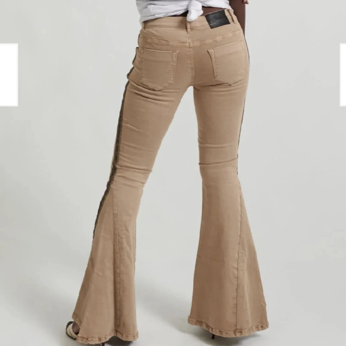 Lågmidjade extrem flare bootcut jeans