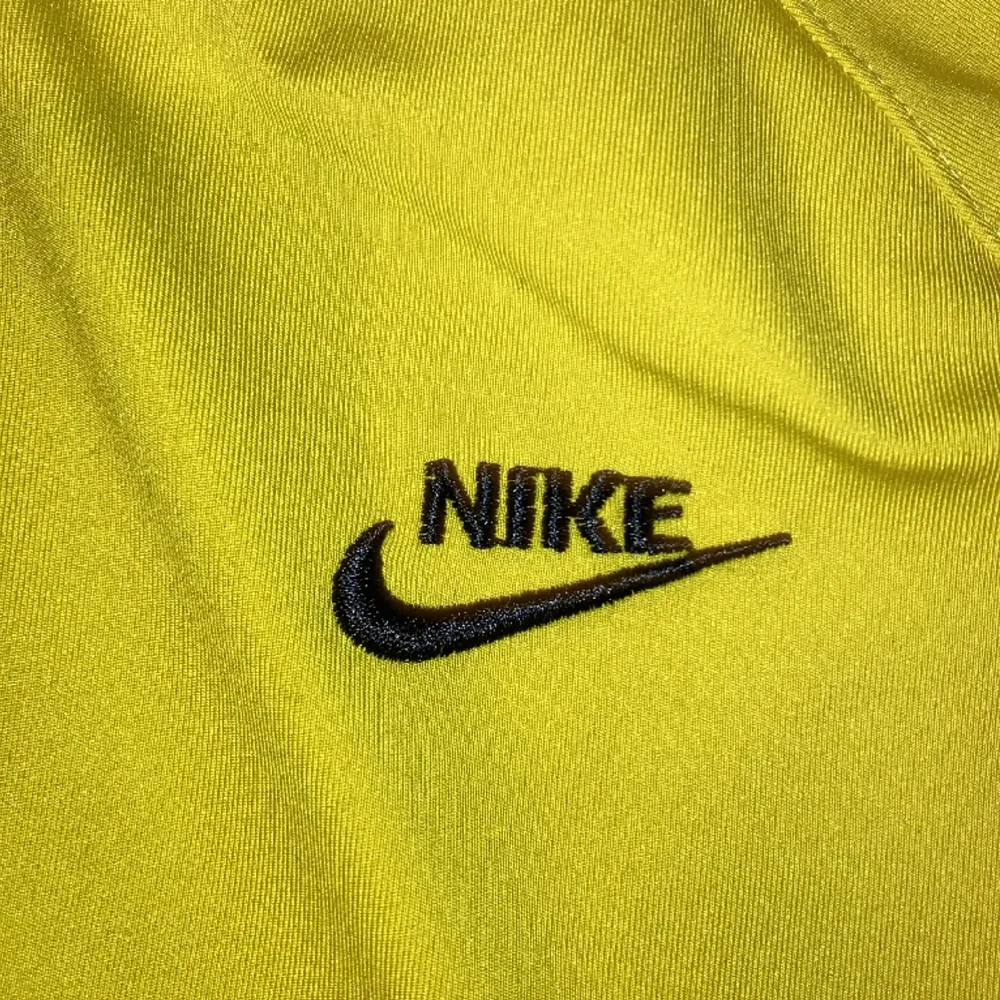 Över fet Nike sweatshirt!!🗣️🗣️ varm och bekväm!!🔥🔥 skriv dm vid intresse!!👍👍. Hoodies.