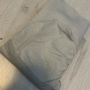 Shein  - Träningsbyxor från Shein storlek M. Gråa. 50kr