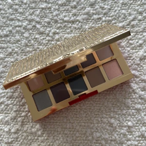 Estée Lauder ögonskugga  - Säljer Estée Lauder ögonskugga. Aldrig använd.   Pris: 250 kr