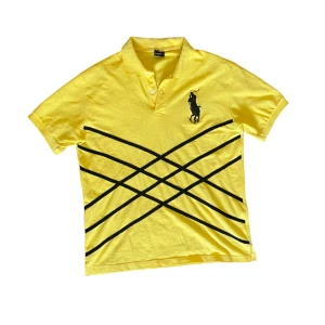 Polo Ralph lauren piké - Fett snygg Polo piké i gul🥶 Kom gärna med prisförslag!