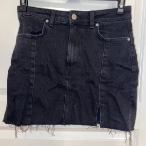 Jeanskjol - Svart, kort jeanskjol