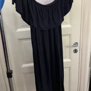 En mörkblå klänning 😃