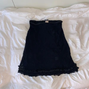 Vintage Spetskjol - Köpt på Humana för 170kr men är tyvärr förstor. Uppskattad storlek: M