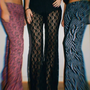 Nomi 002 - Klicka inte på köp direkt!  Kikar intresset på dessa asballa byxor från Nomi UF, tyvärr var dom alldeles för stora för mig. Storleken är ”S/M”, dom är väldigt långa, kan skicka mått om det efterfrågas!!💕💕 (aldrig använda)