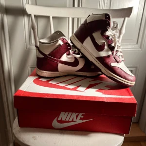 Nike dunk  - Otroligt najs dunks! Bra kvalitet och passar 42/43