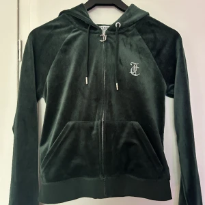 Juicy couture tröja  - Juicy tröja, storlek S. Säljer för att den knappt används.