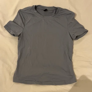 T-shirt  - Köpare står för fraktkostnad☺️