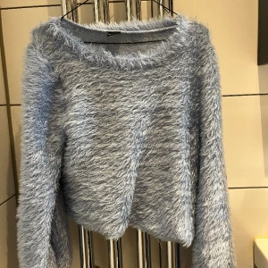 Fluffig tröja  - Mysigt fluff  Kan skickas mot frakt eller hämtas i Stallarholmen