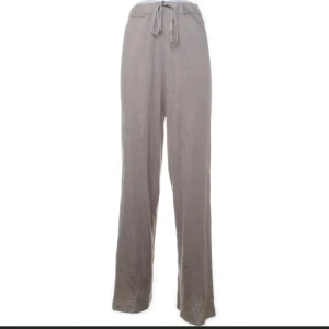 Fina mjukisbyxor/ palazzobyxor - Köpta på Sellpy men passade ej mig, från Nelly från början. Jättefint skick 