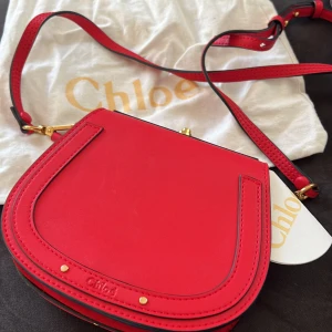 Chloe väska - Liten röd utan ”ringen”