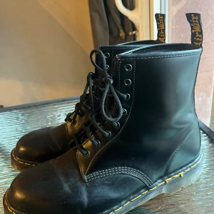 Dr Martens kängor  - Oanvända Dr. Martens kängor Svart skinn
