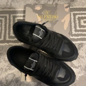 Valentino rockrunner - Fina Valentinos skick 7/10 hör av er vid minsta intresse 