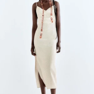 Klänning  - Klänning från zara, använd 1 gång 