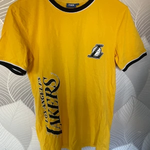 NBA tröja  - Gul NBA tröja. Köpt i sportbutik för 450kr
