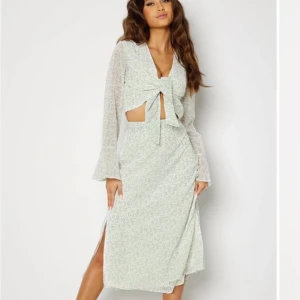 Sommar sett  - Ett två delat sett från bubbleroom i storlek s!  Aldrig använt!! Så fint till sommaren och midsommar😮‍💨 450kr för hela settet