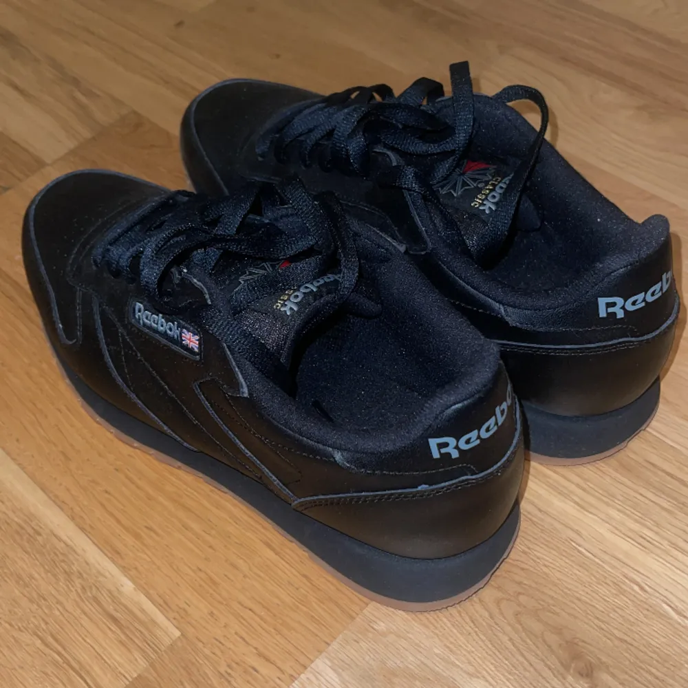 Reebok skor använd två gånger säljer för de är för små. Skor.