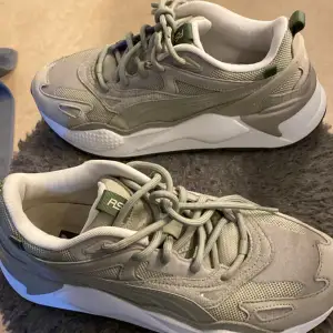 Helt nya Puma Rs X storlek 42,5 passar även 43 Använda en gång köpta för 1500kr