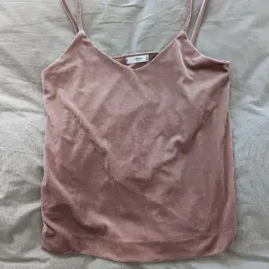 Mango rose velvet top. M size. New conditions, just taken away the tags.