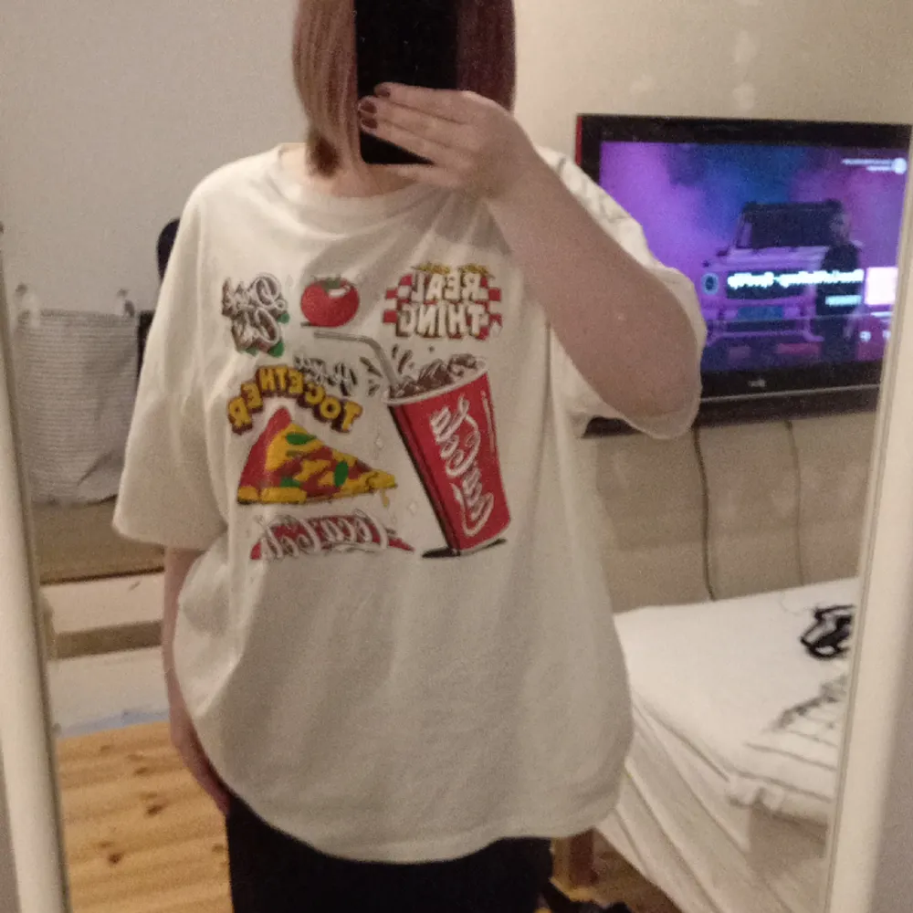 Säljer denna t-shirt då den inte används. Pris går att diskutera. Skriv privat för bättre bilder. . T-shirts.