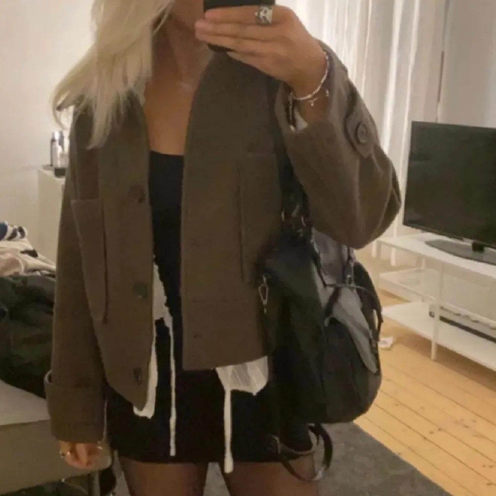 Säljer nu min slutsålda kappa från Kappahl!!💕ny pris 899 . Takit.