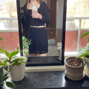 chelsea volangkjol - så fin volangkjol från chelsea som är helt oanvänd✨💕 bara att fråga om du har några funderingar/vill ha fler bilder! 