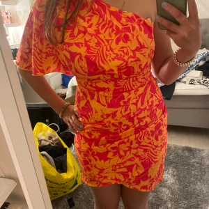 Offshoulder klänning - Fin somrig klönning