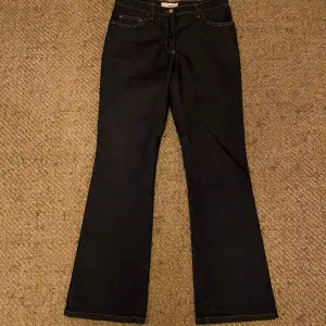 Mörkblå vintage jeans från Hennes  