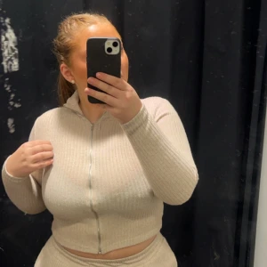 tröja!! - säljer denna tröjan då den är lite för liten❣️den är jätteskön!!